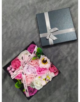 Dāvanu kaste: Ziepju rozes
