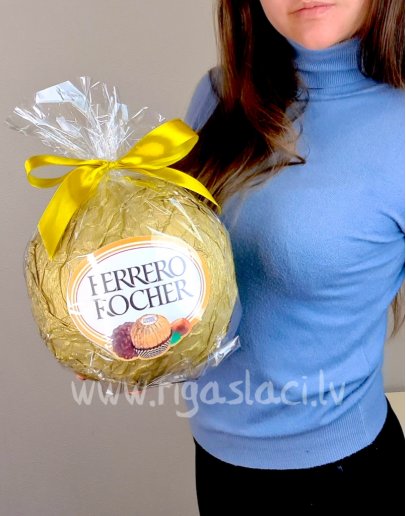 Коробочка «Fererro” с конфетами Ферреро